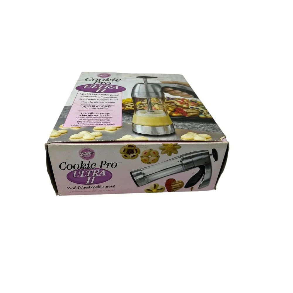 Wilton Cookie Press Cookie Pro Ultra II Spritz Gun Kit 16 Discs Soft Grip